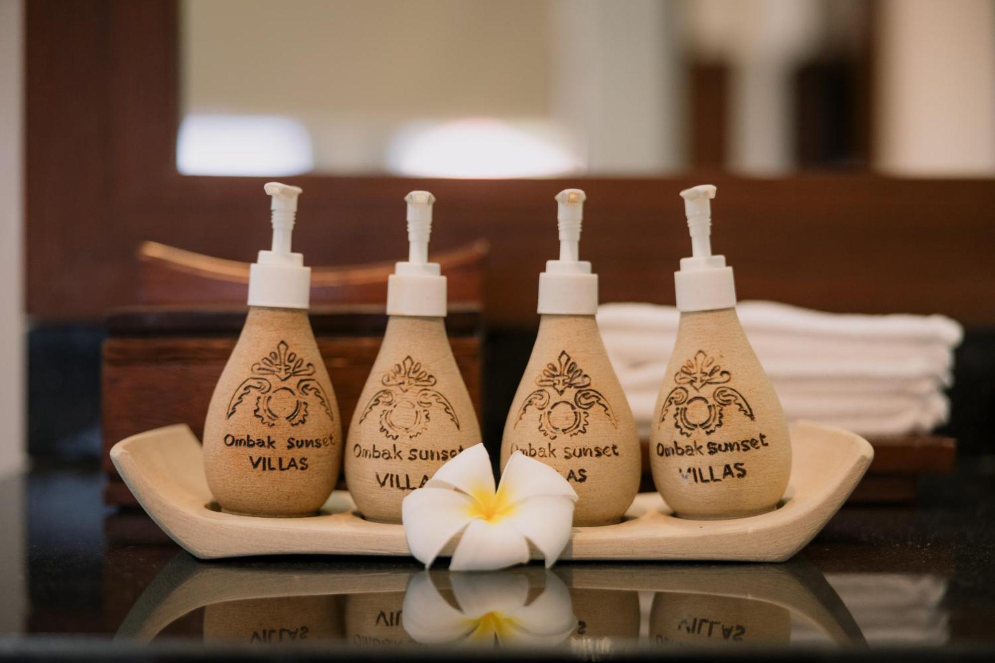 Ombak Sunset Hotel Quần đảo Gili Ngoại thất bức ảnh
