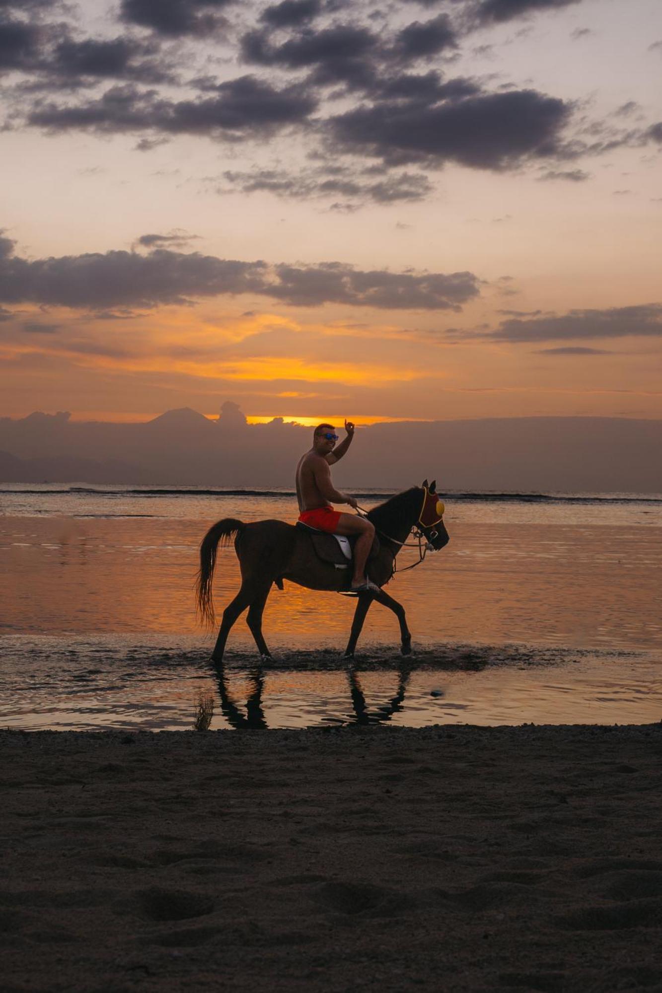 Ombak Sunset Hotel Quần đảo Gili Ngoại thất bức ảnh